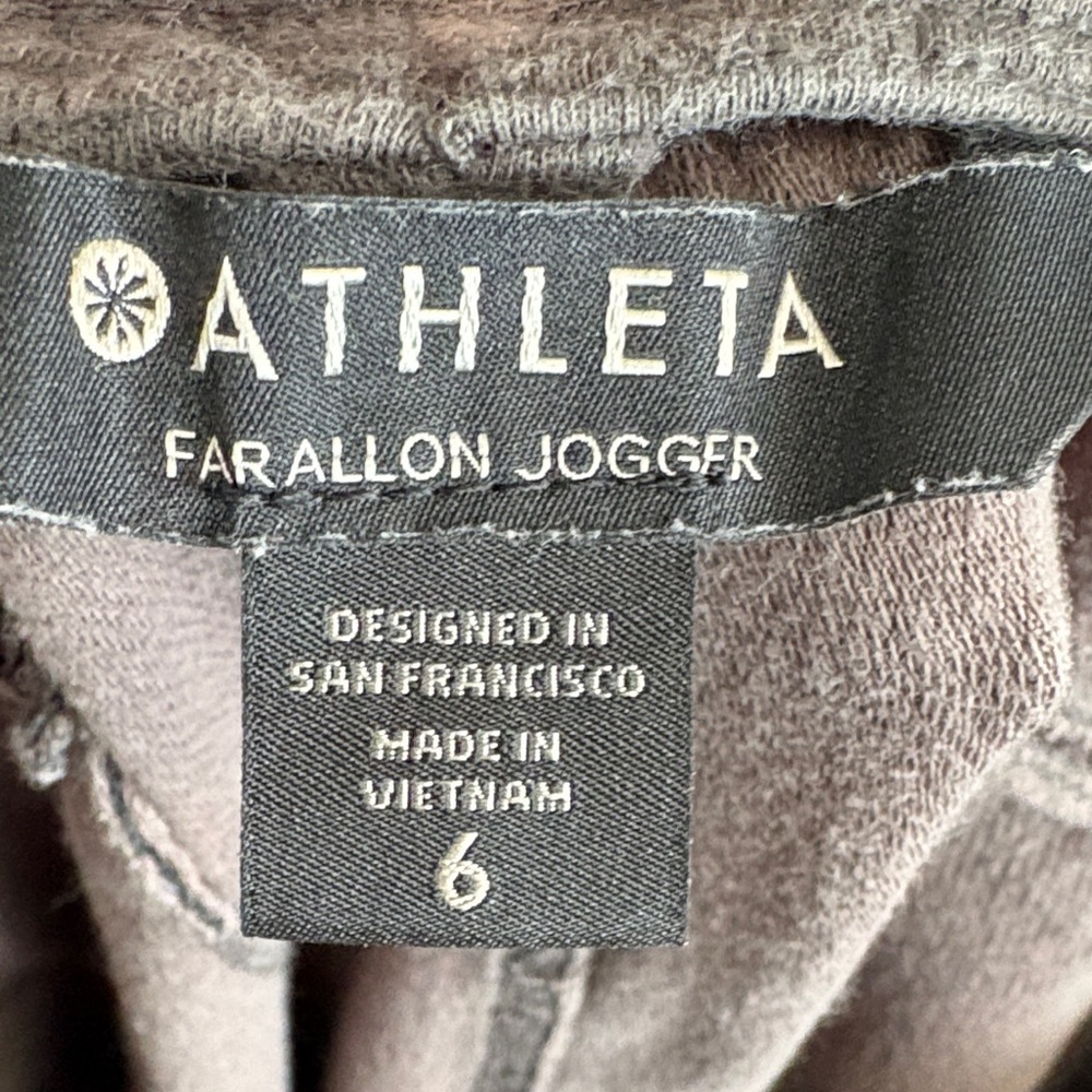 Athleta Farallon Jogger Camo Print Size 6 - Picture 5 of 7